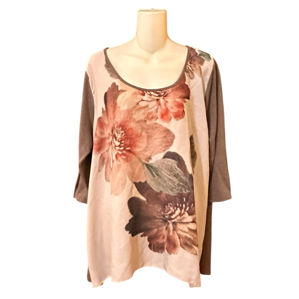 Naif‎ large-scale floral design Top